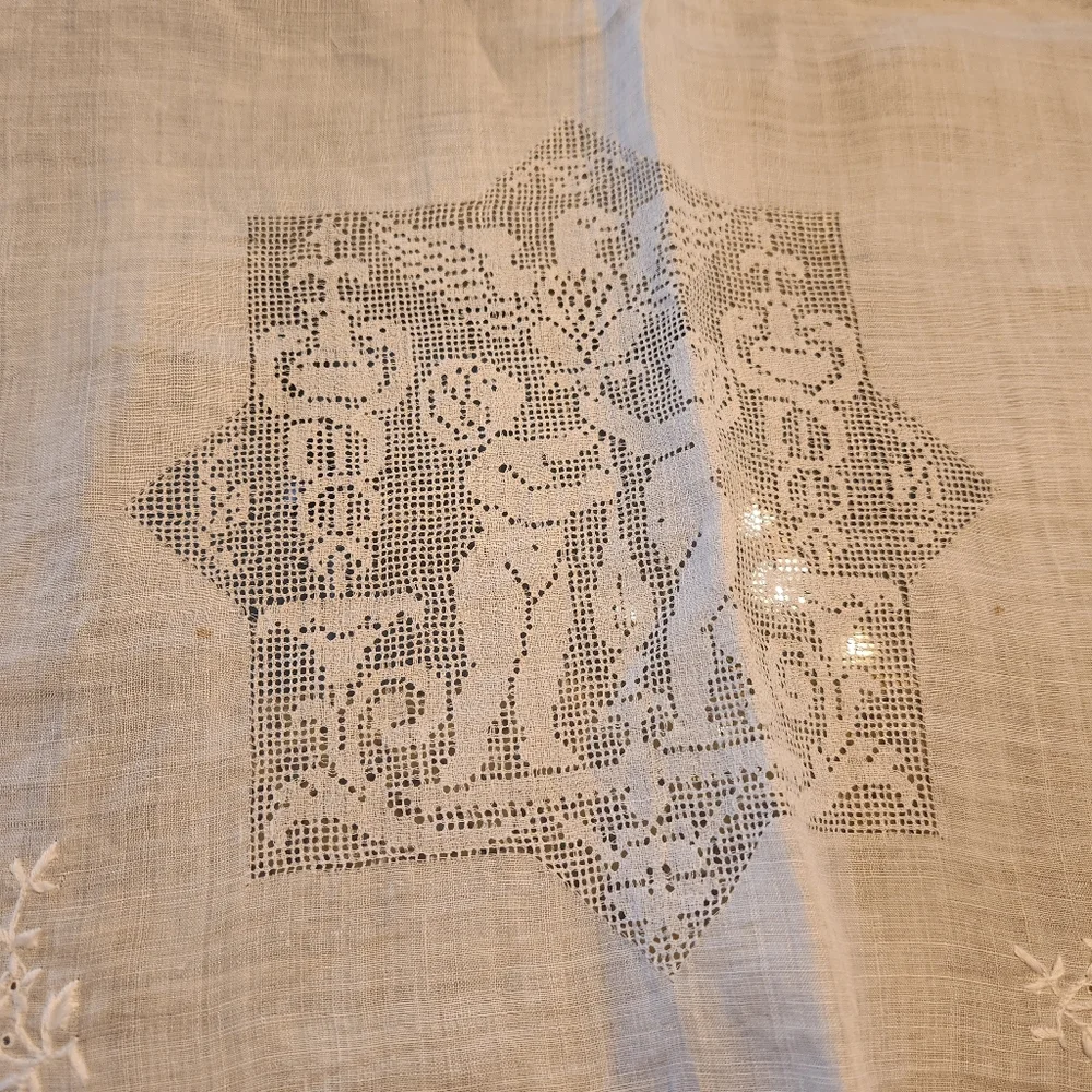 Vintage Handmade Tablecloth Snow White Work Cotton Filet Brode Embroidered
